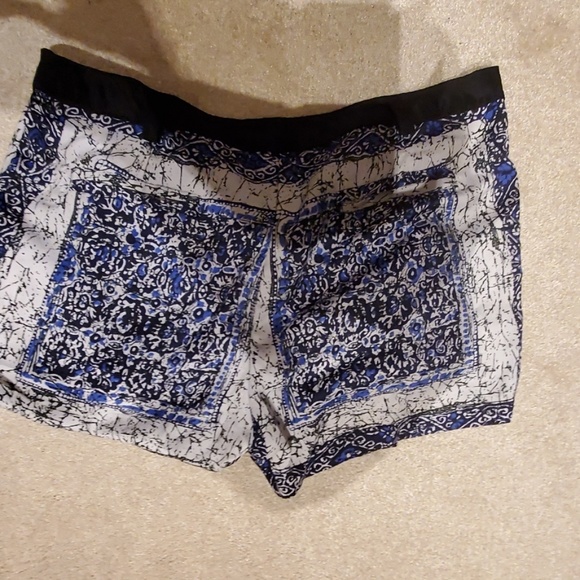 Dressy silky feeling shorts - Picture 3 of 3